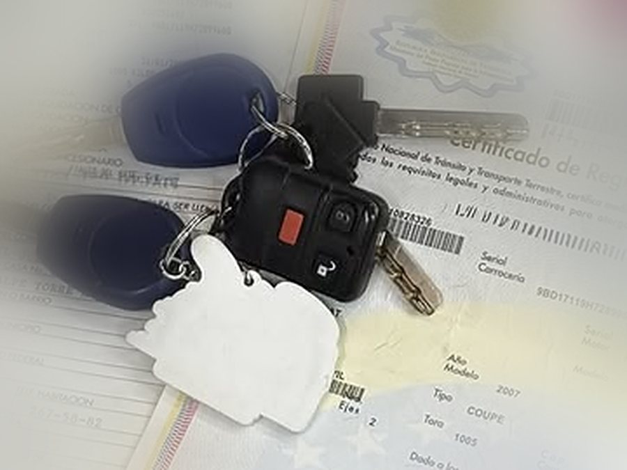 Llaves y documentación de un vehículo
