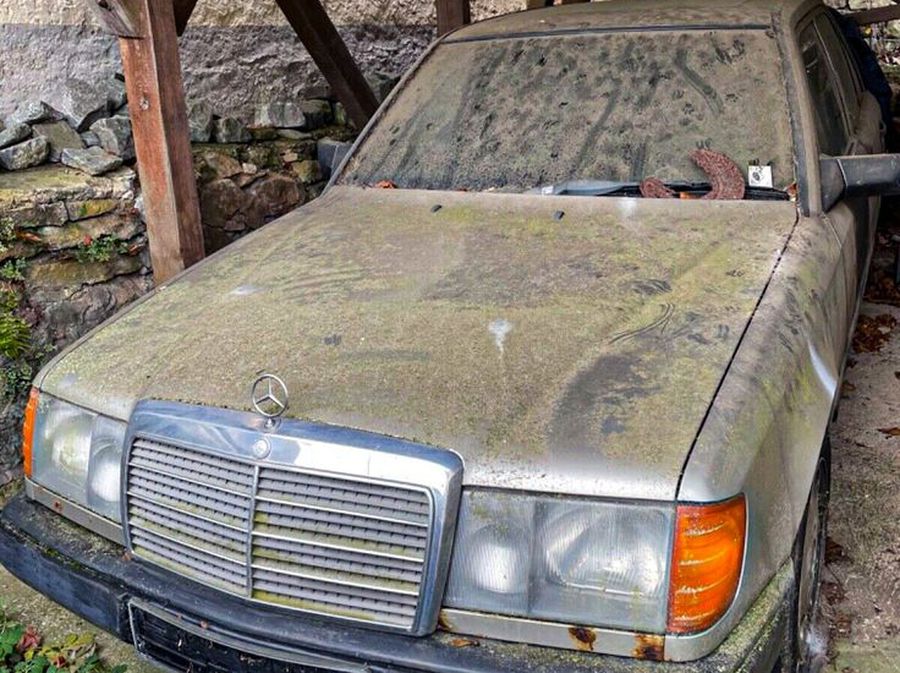 Auto parado hace años sin funcionar